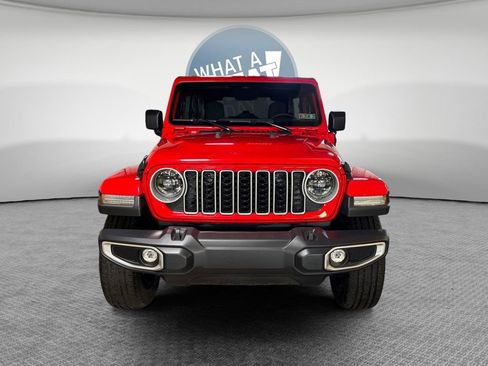 Used 2025 Jeep Wrangler Unlimited Sahara AWD/4WD image 9