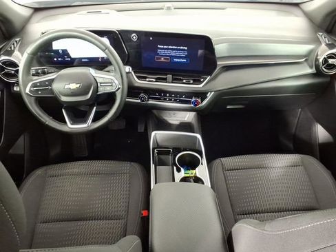 Used 2025 Chevrolet Equinox LT image 10