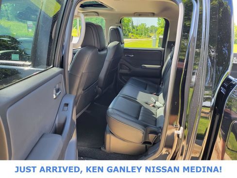 Certified 2022 Nissan Frontier SV w/ SV Premium Package AWD/4WD image 17