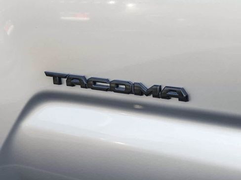 Used 2019 Toyota Tacoma TRD Sport image 10
