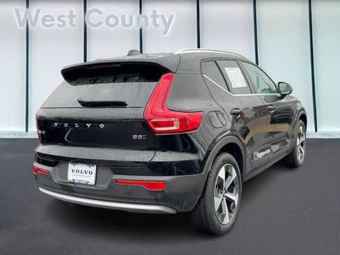 Certified 2025 Volvo XC40 B5 Core image 4