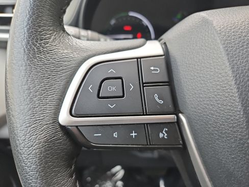 Used 2024 Toyota Sienna XLE FWD image 30