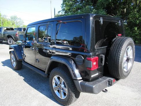 Used 2022 Jeep Wrangler Unlimited Sahara w/ LED Lighting Group AWD/4WD image 5