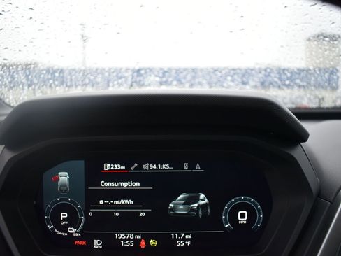 Used 2023 Audi Q4 e-tron Premium Plus w/ Premium Plus image 17