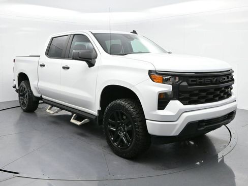 Used 2022 Chevrolet Silverado 1500 Custom image 2