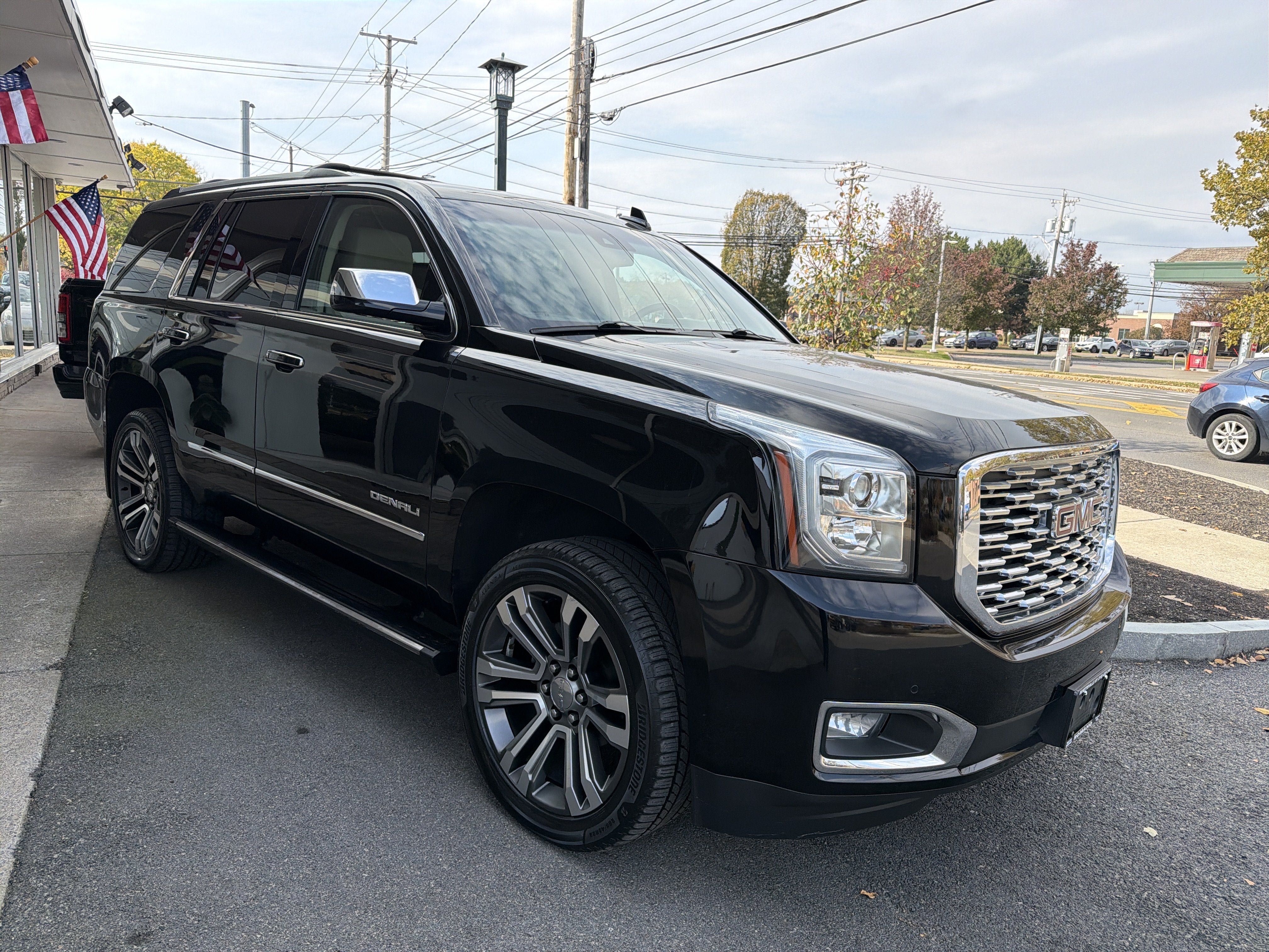 Used 2019 GMC Yukon Denali w/ Denali Ultimate Package AWD/4WD image 2