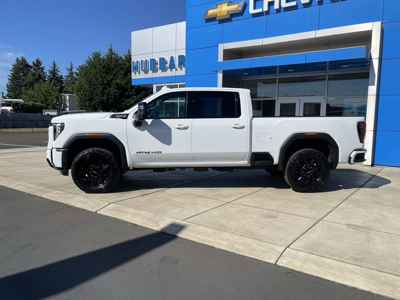 Used 2025 GMC Sierra 2500 AT4 AWD/4WD image 2