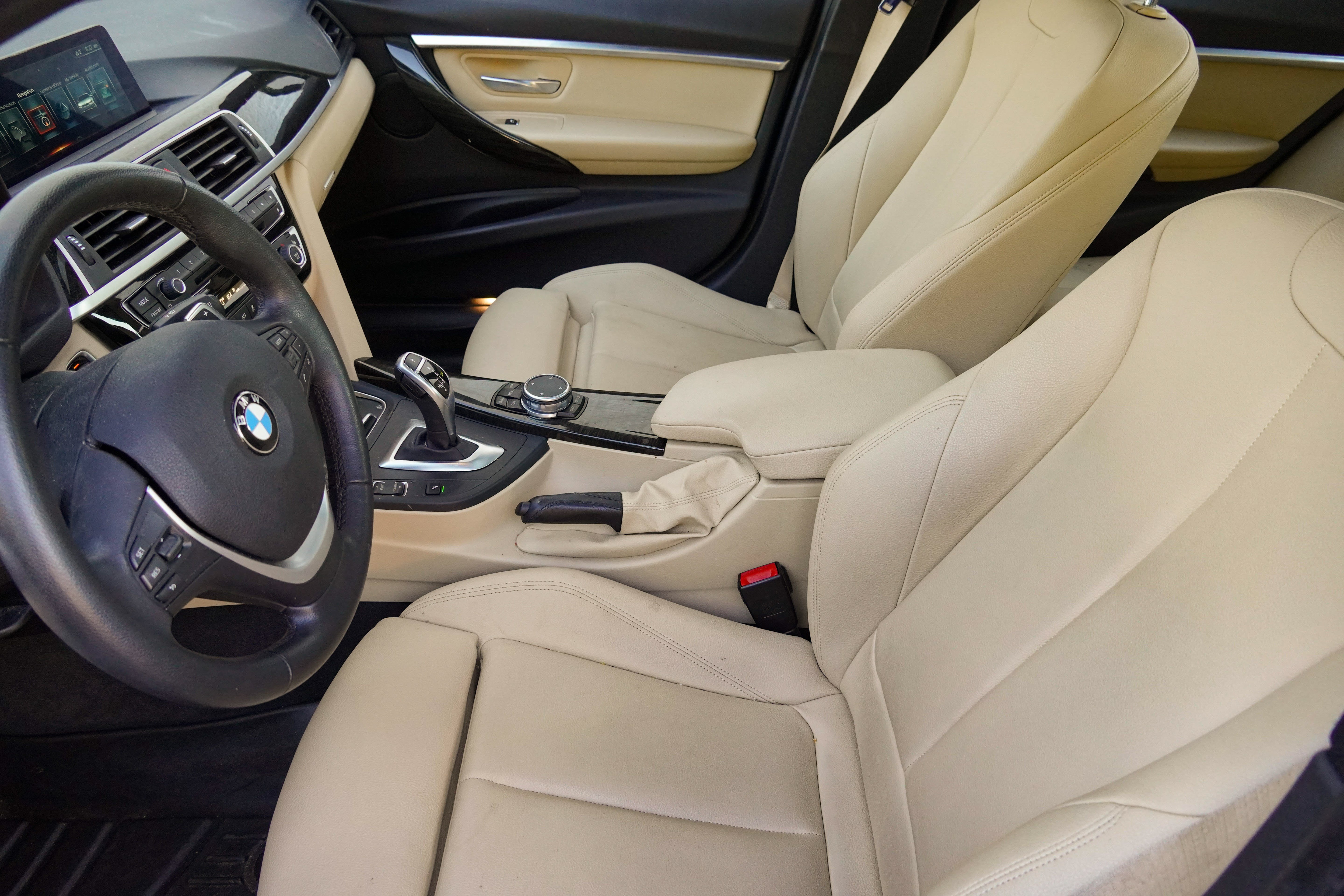 Used 2017 BMW 330i xDrive Sedan AWD/4WD image 8