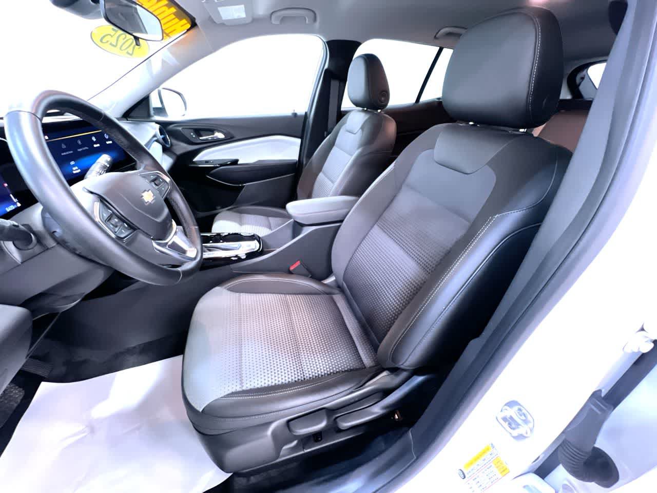 Used 2025 Chevrolet Trax LT w/ Driver Confidence Package FWD image 14