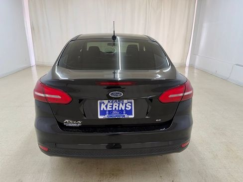 Used 2018 Ford Focus SE FWD image 4