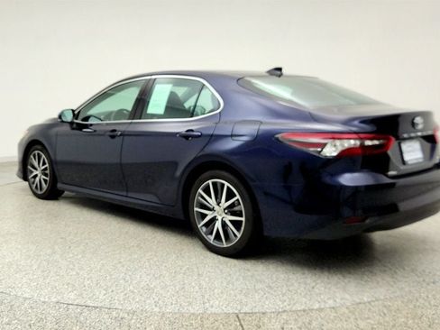 Used 2022 Toyota Camry XLE w/ Navigation Upgrade Package AWD/4WD image 7
