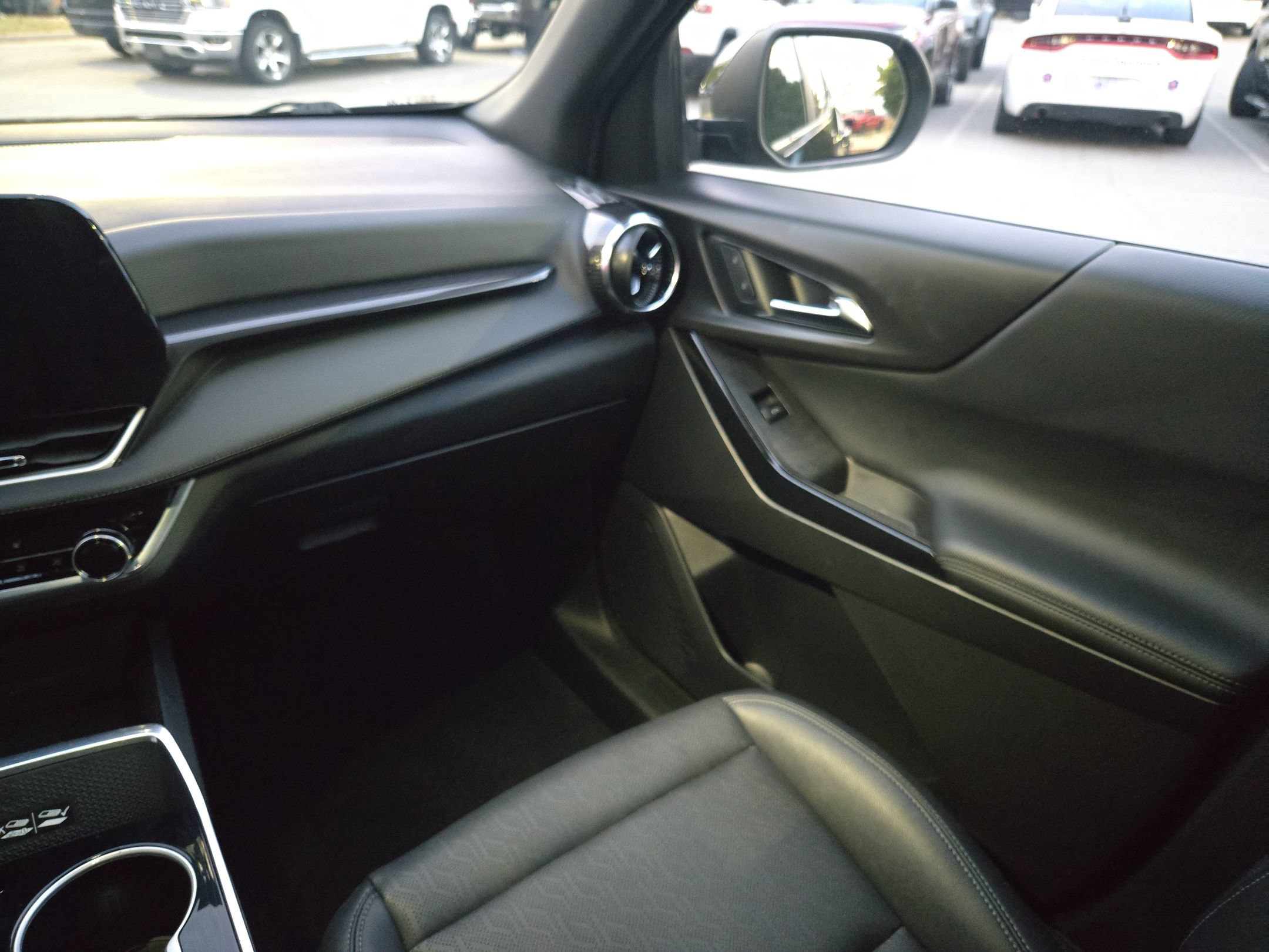 Used 2025 Chevrolet Equinox LT w/ Convenience Package II FWD image 11
