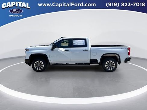 Used 2024 Chevrolet Silverado 2500 Custom w/ Custom Value Package image 5