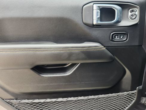 Used 2025 Jeep Gladiator Sport image 24