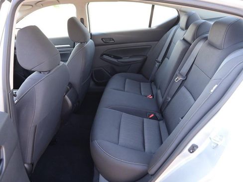 Used 2023 Nissan Altima 2.5 SV FWD image 9