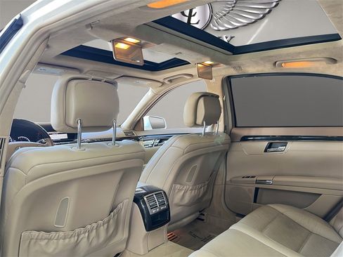 Used 2013 Mercedes-Benz S 63 AMG w/ Driver Assistance Pkg image 19