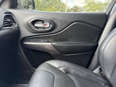 Used 2020 Jeep Cherokee Limited AWD/4WD image 29