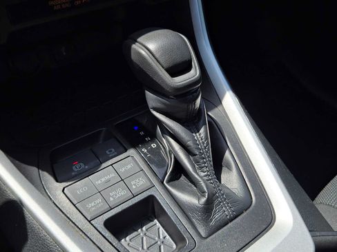 Certified 2021 Toyota RAV4 LE AWD/4WD image 33