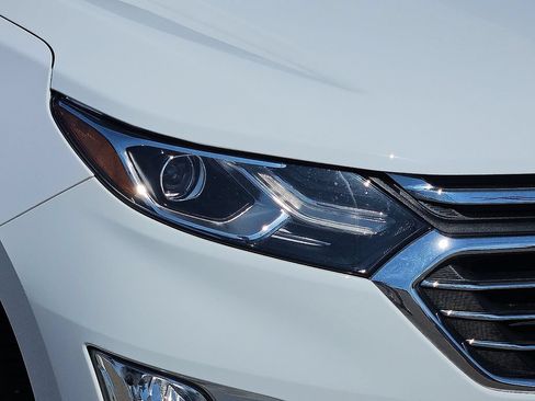 Used 2018 Chevrolet Equinox Premier FWD image 8
