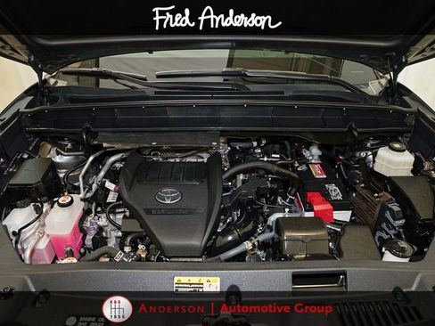 Used 2024 Toyota Highlander Platinum FWD image 22