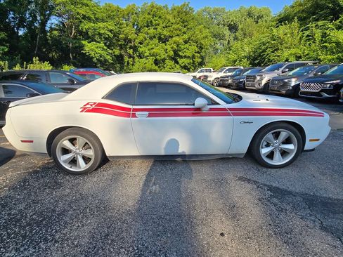 Used 2014 Dodge Challenger R/T RWD image 9