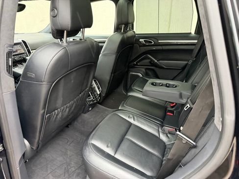 Used 2014 Porsche Cayenne Turbo S image 36