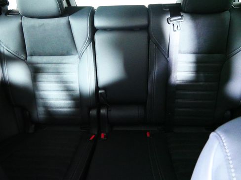 New 2026 Mitsubishi Outlander SE AWD/4WD image 3