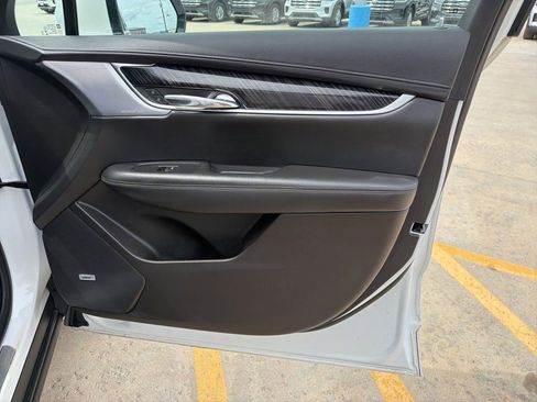 Used 2023 Cadillac XT6 Premium Luxury AWD/4WD image 28