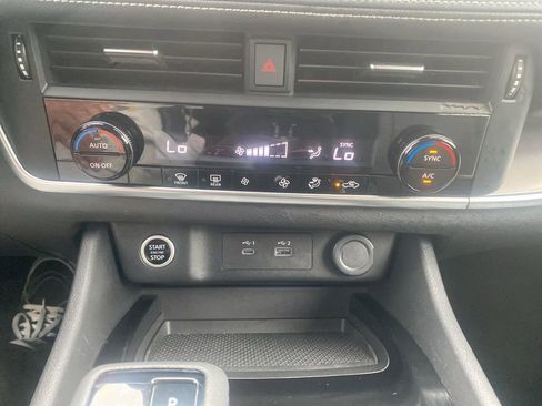 Used 2023 Nissan Rogue SV image 23