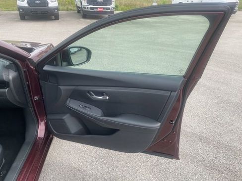 Used 2024 Nissan Sentra SV FWD image 39