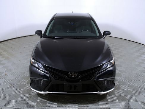 Used 2023 Toyota Camry XSE FWD image 4