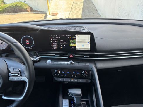 Used 2025 Hyundai Elantra SEL FWD image 17