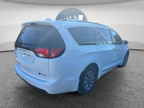 Certified 2020 Chrysler Pacifica Limited w/ Advanced Safetytec Group FWD image 3