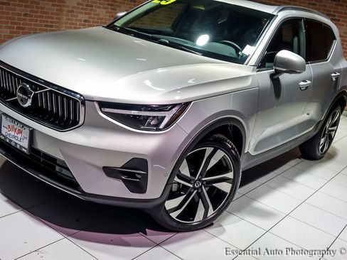 Used 2025 Volvo XC40 B5 Plus AWD/4WD image 6