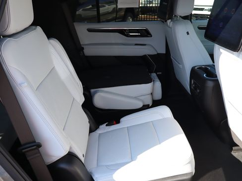 Used 2025 Chevrolet Tahoe Premier AWD/4WD image 39