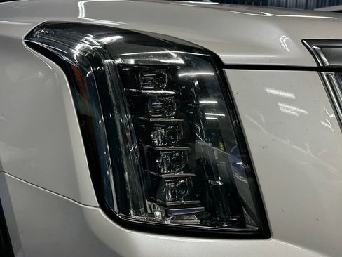 Used 2019 Cadillac Escalade Premium Luxury image 58