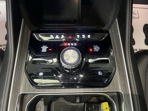 Used 2024 Jeep Wagoneer L Series III w/ Premium Group I image 14