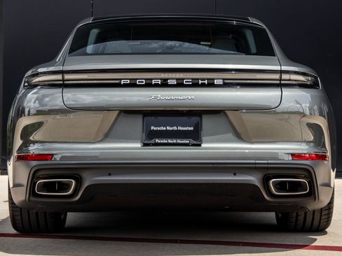 Certified 2025 Porsche Panamera image 10