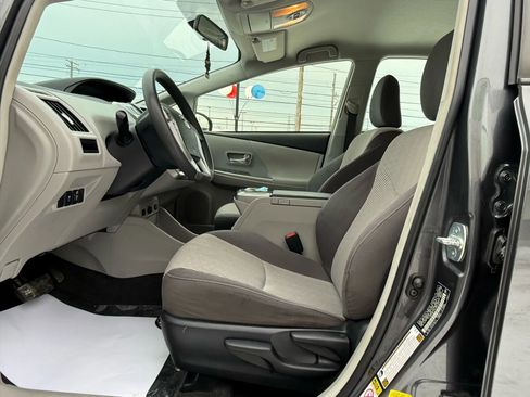 Used 2017 Toyota Prius V Two image 19