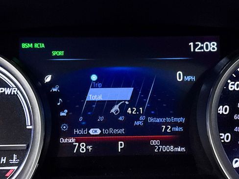 Used 2024 Toyota Camry XLE w/ Navigation Package FWD image 9