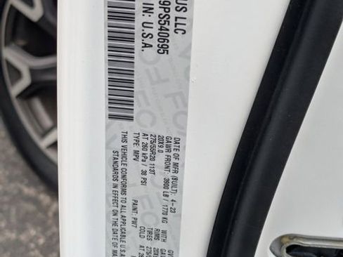 Used 2023 Jeep Wagoneer L Series III w/ Preferred Equipment Group image 27