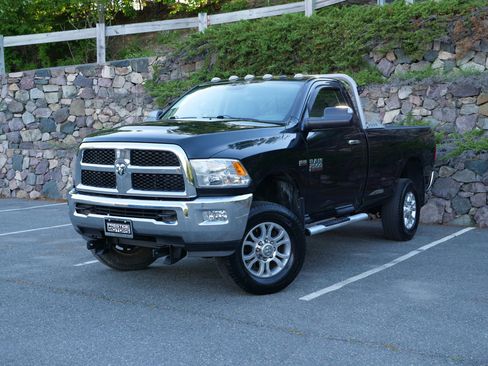 Used 2015 RAM 2500 SLT w/ Popular Equipment Group AWD/4WD image 2