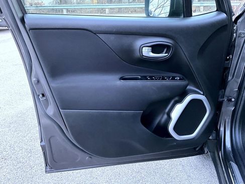 Used 2021 Jeep Renegade Latitude image 10