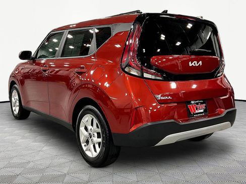 Used 2023 Kia Soul LX w/ LX Technology Package FWD image 4