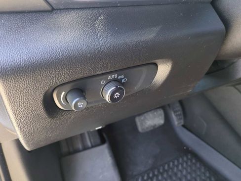 Used 2023 Chevrolet Traverse LT image 35