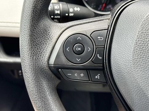 Used 2021 Toyota RAV4 XLE AWD/4WD image 21