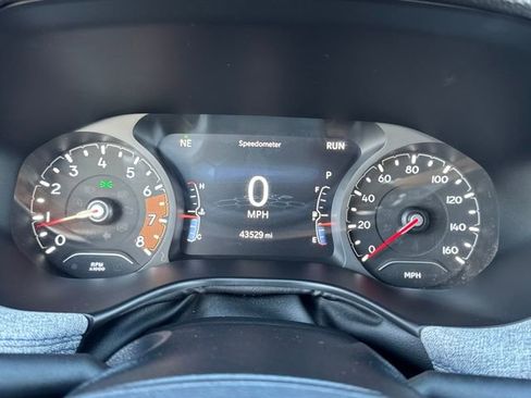 Used 2024 Jeep Compass Latitude image 10