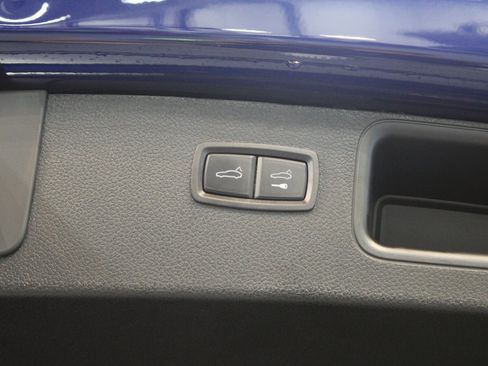 Certified 2025 Porsche Macan image 18