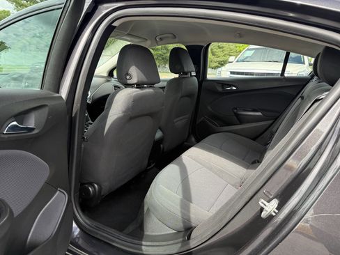Used 2017 Chevrolet Cruze LT FWD image 16