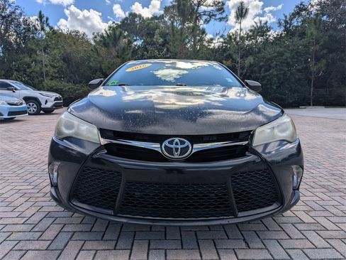 Used 2016 Toyota Camry SE image 2